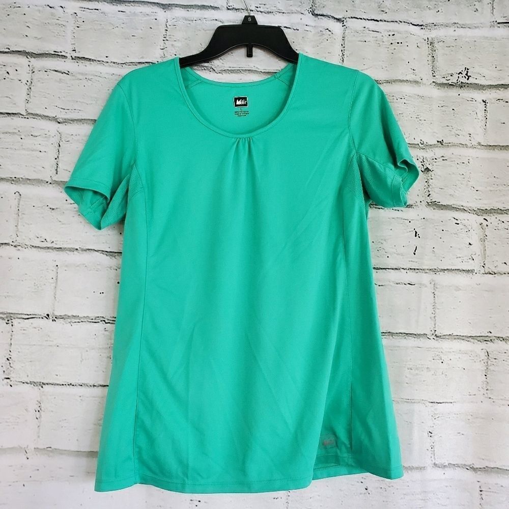 REI Green short sleeve workout shirt